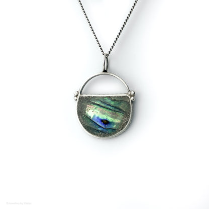 Iridescent Pāua Shell Inlay Necklace